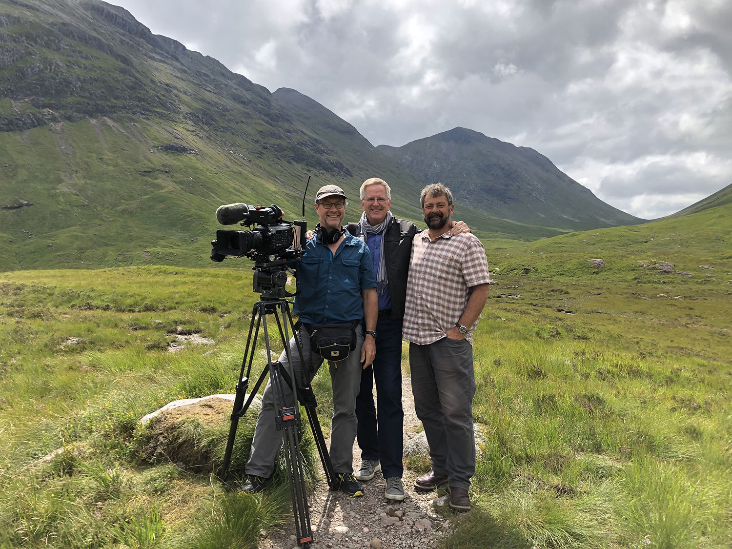 Mondumo-Rick-Steves-Glencoe-2018-with-camerman-Karel-and-New-Zealander-producer-Simon-1500px Mondumo and Rick Steves